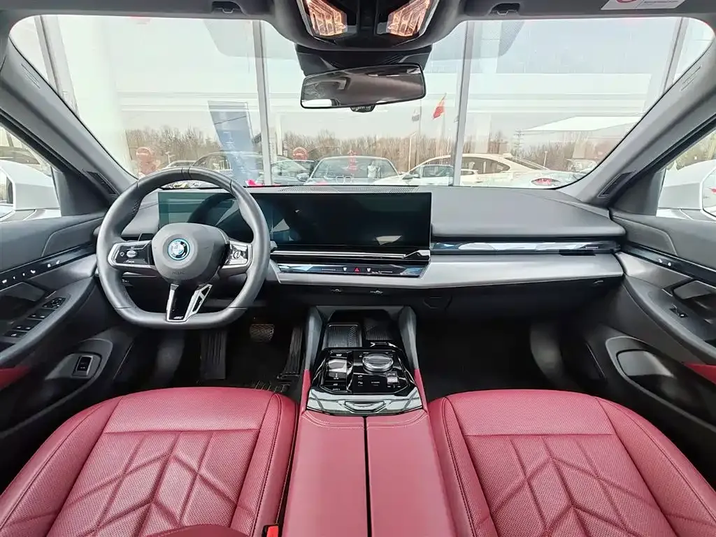 BMW i5 — фото 3