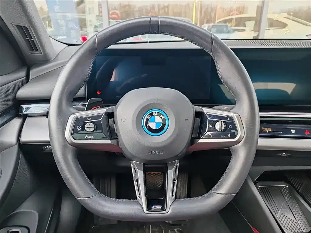 BMW i5 — фото 8