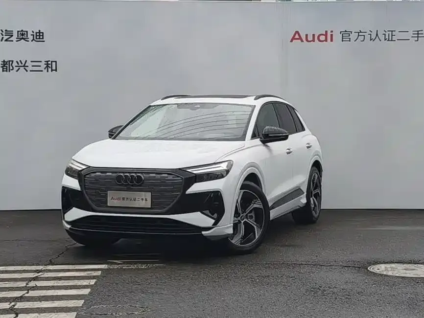 Audi Q4 e-tron — фото 1