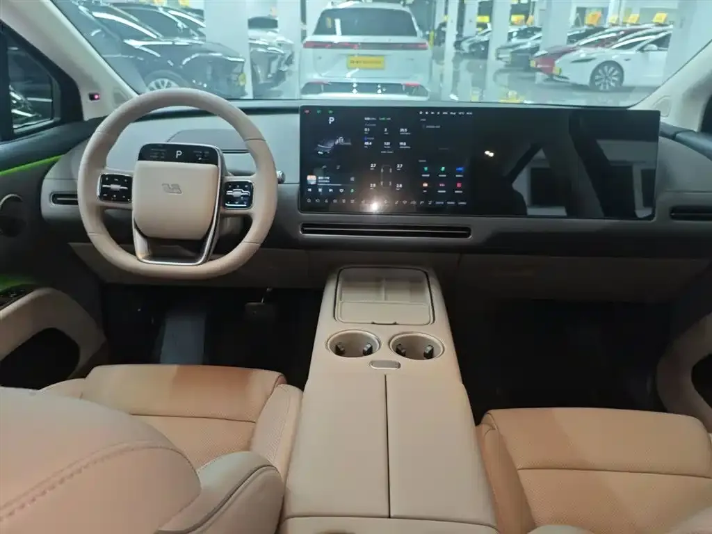 Li Auto i8 — фото 8
