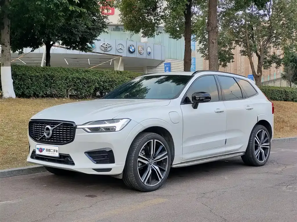Volvo XC60 PHEV — фото 1