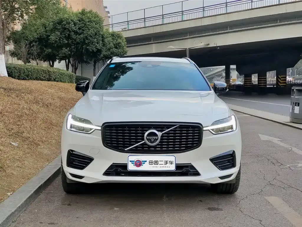 Volvo XC60 PHEV — фото 10