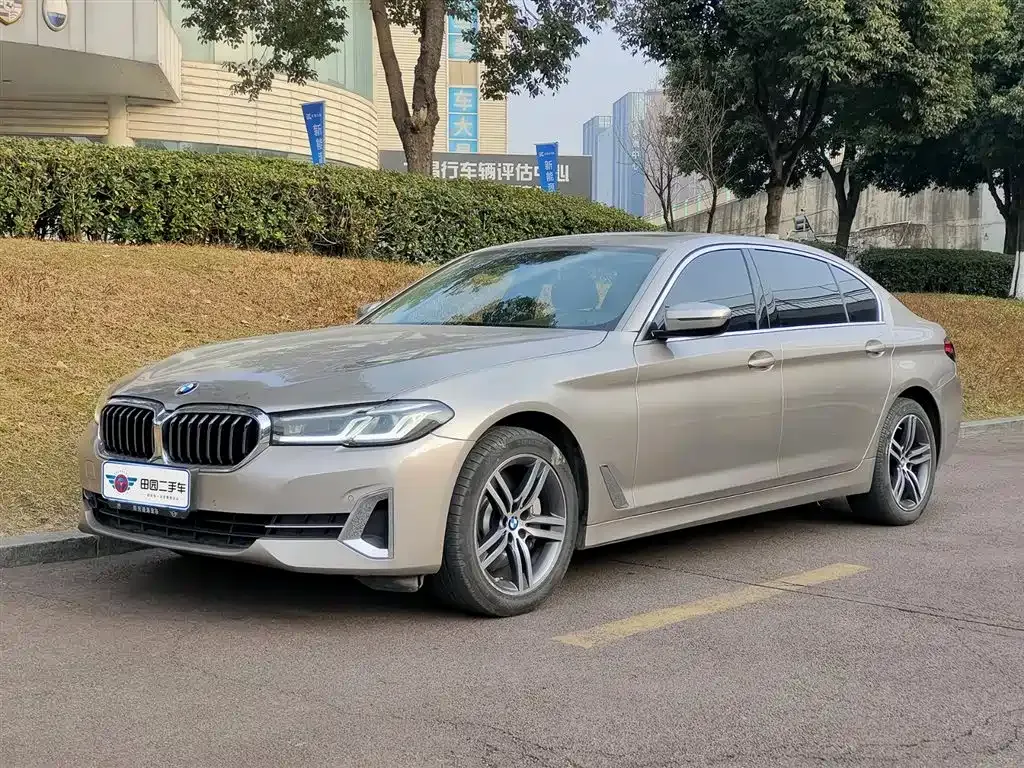 BMW 5 Series — фото 1