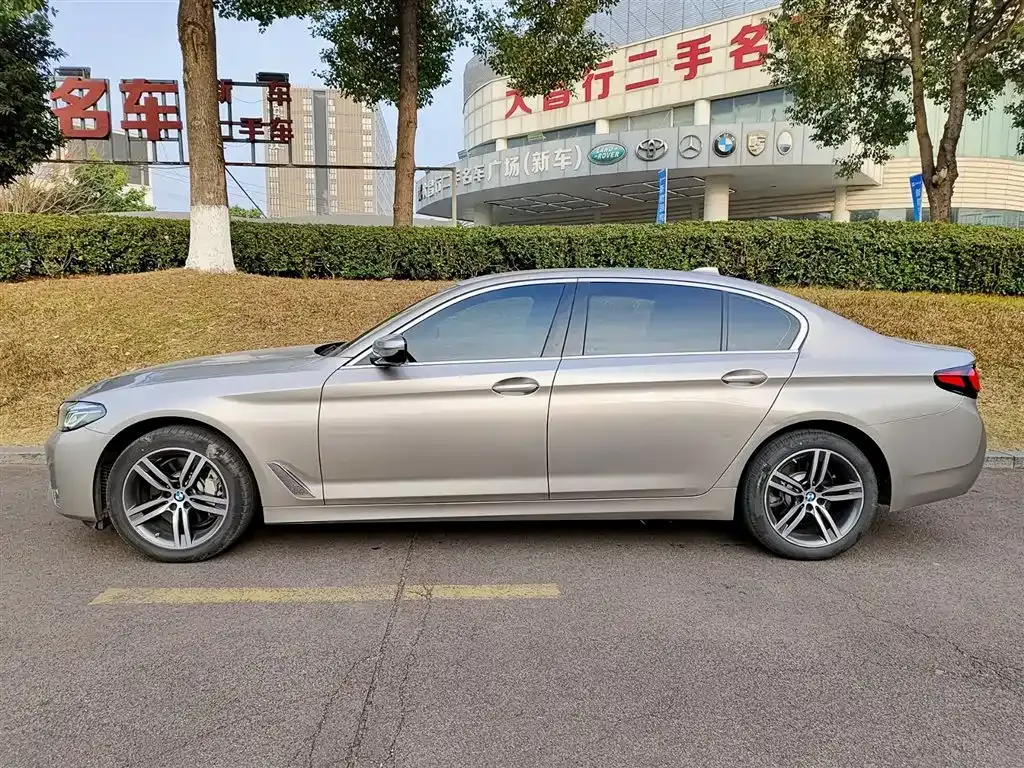 BMW 5 Series — фото 6