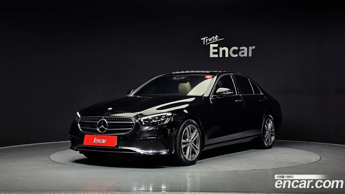 Mercedes-Benz E-Class — фото 1