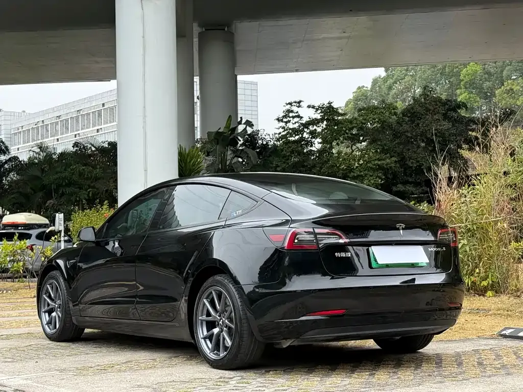 Tesla Model 3 — фото 6