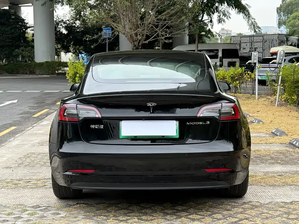 Tesla Model 3 — фото 7