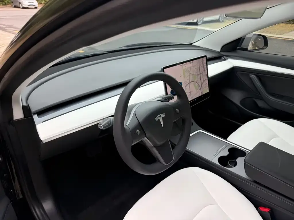 Tesla Model 3 — фото 3