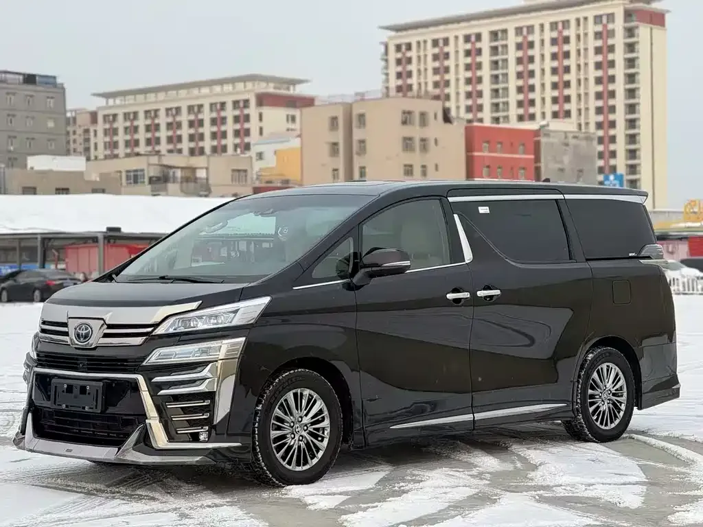 Toyota Vellfire — фото 1