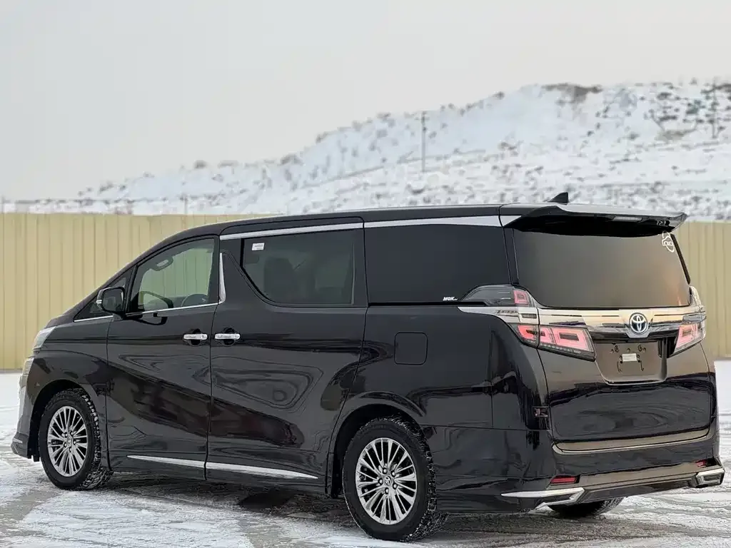 Toyota Vellfire — фото 3
