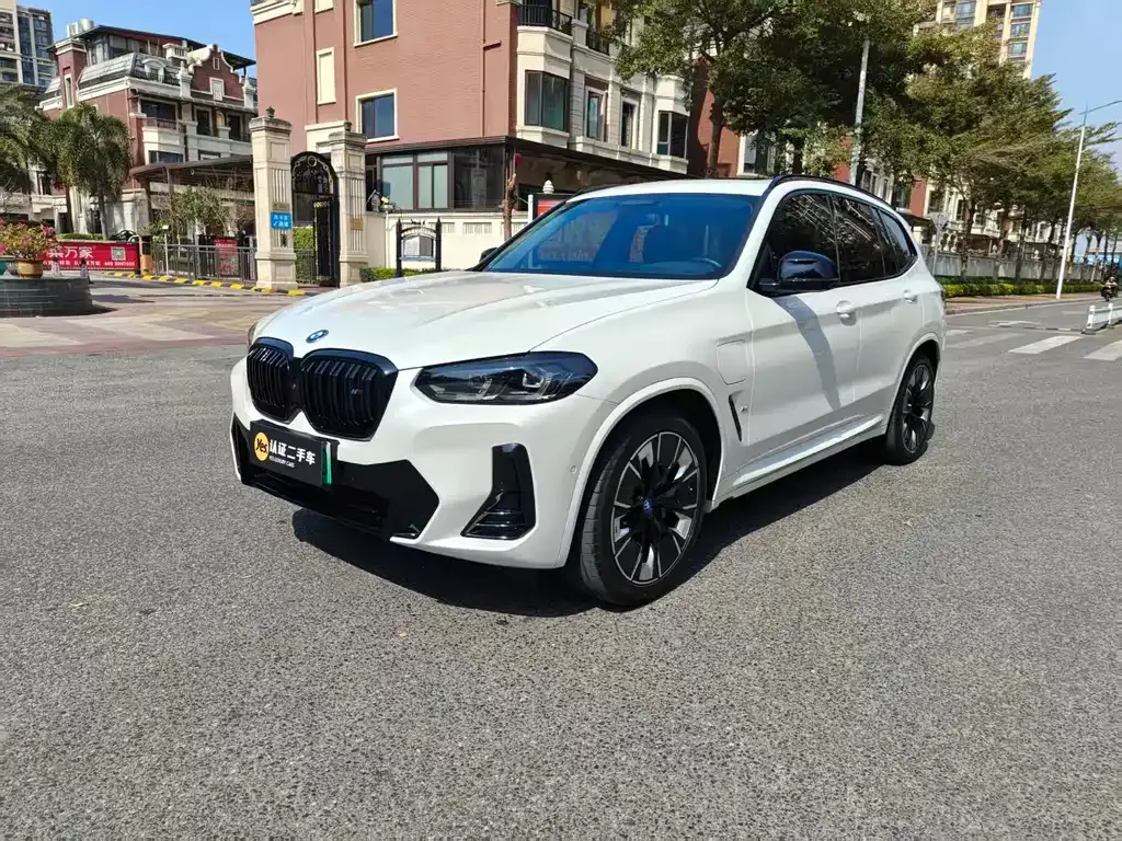 BMW iX3 — фото 9