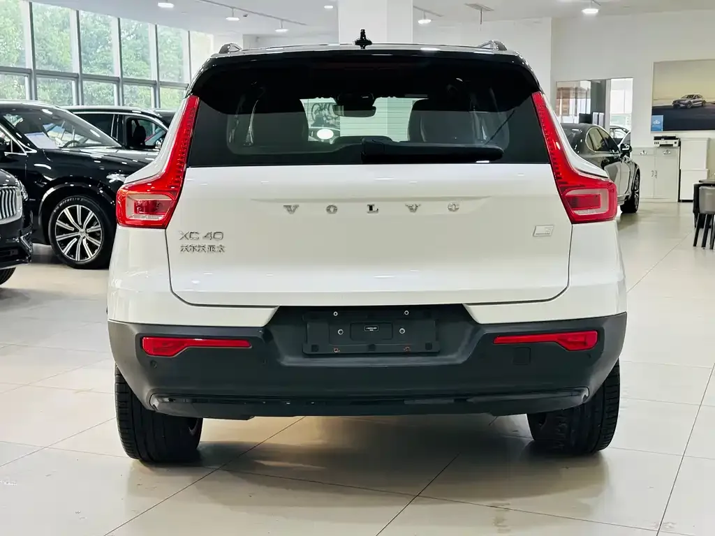 Volvo XC40 NEV — фото 2