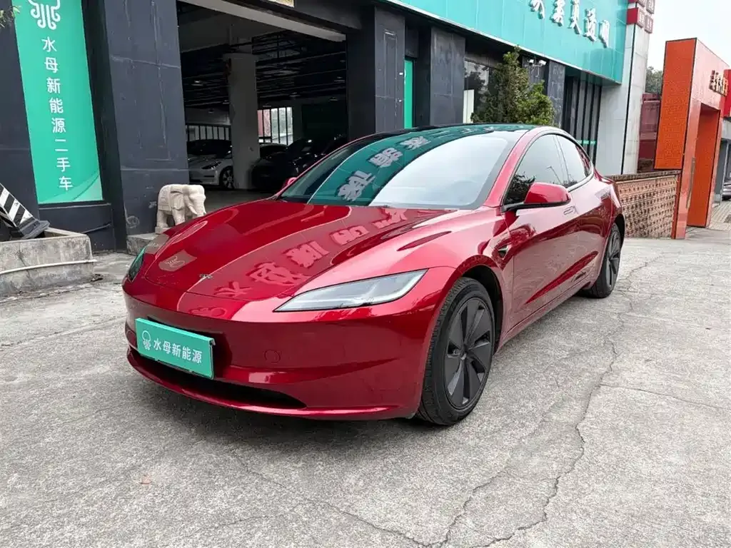 Tesla Model 3 — фото 1