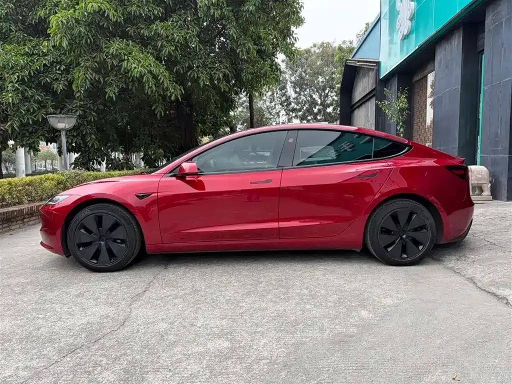 Tesla Model 3 — фото 3