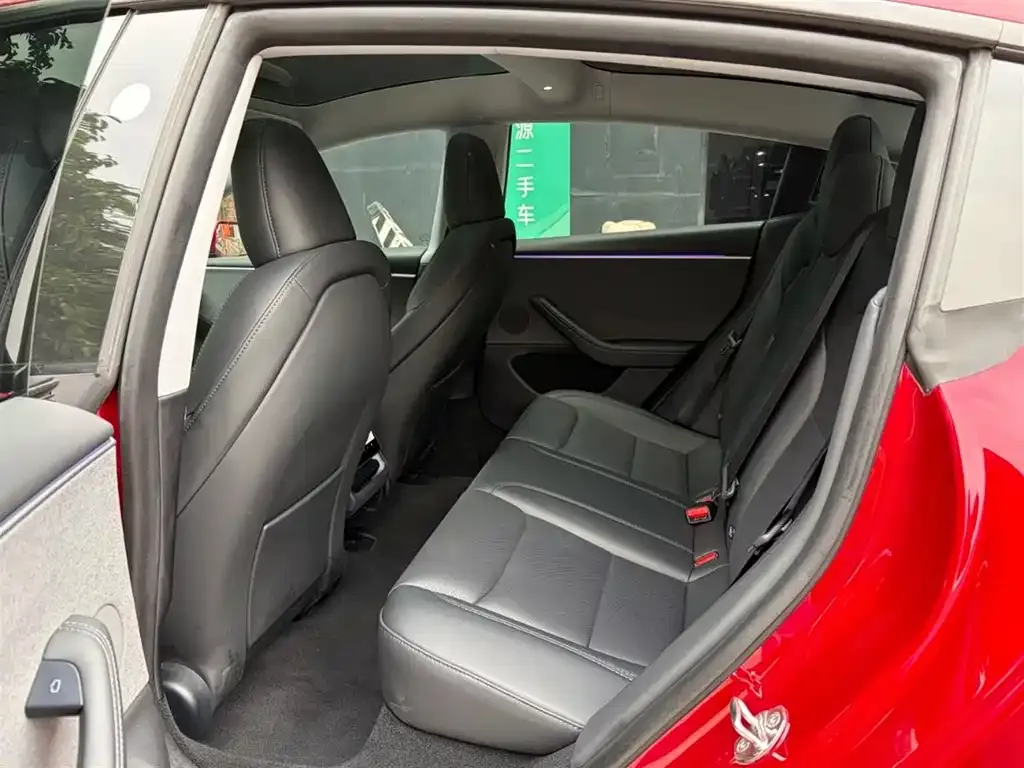 Tesla Model 3 — фото 2