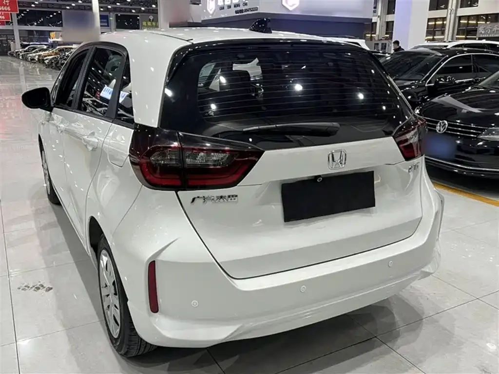 Honda Fit — фото 10