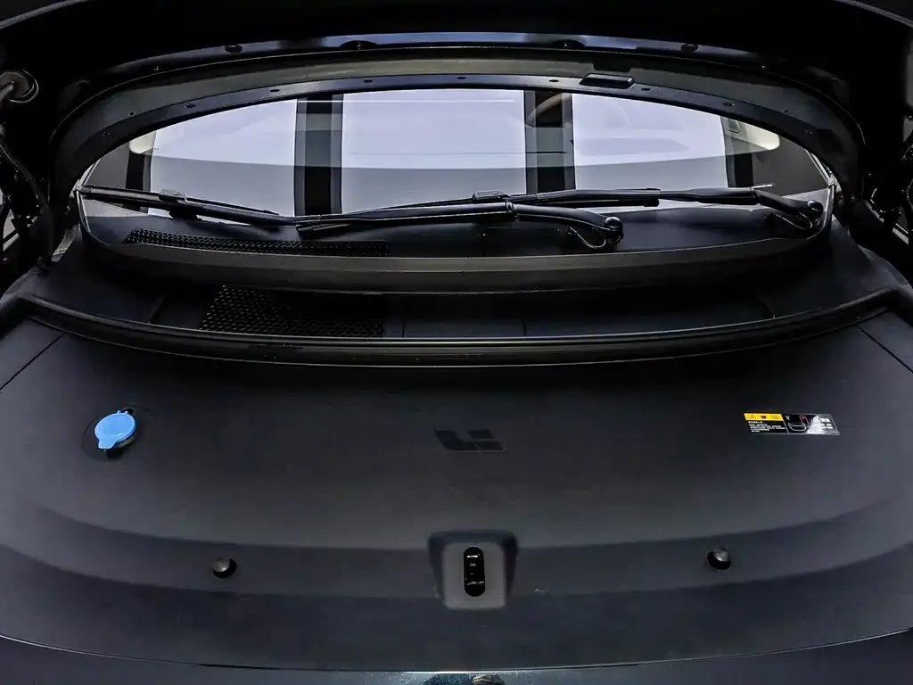 Li Auto i8 — фото 2