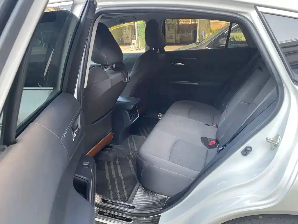 Toyota Harrier — фото 2