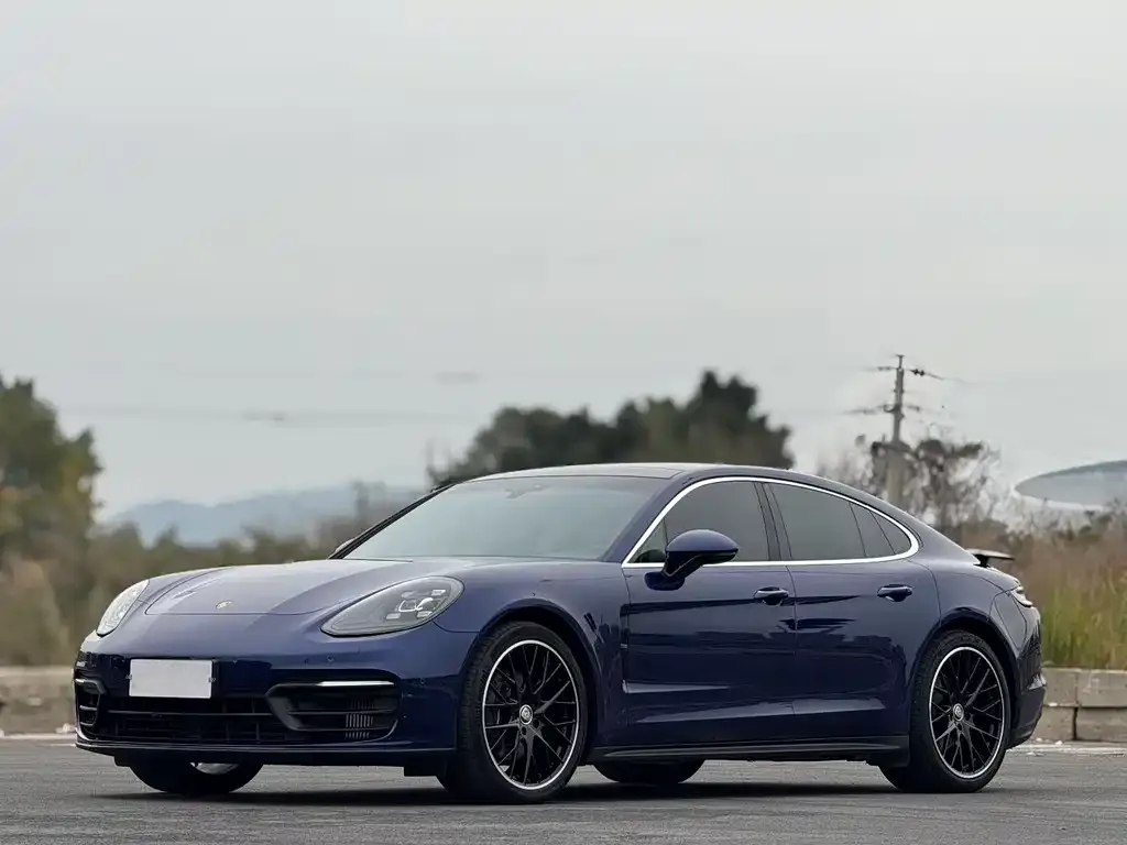 Porsche Panamera — фото 1