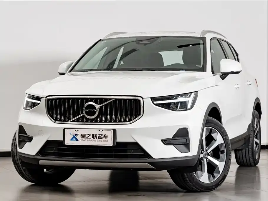 Volvo XC40 — фото 4