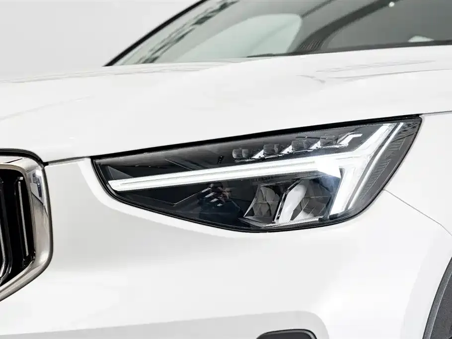 Volvo XC40 — фото 2