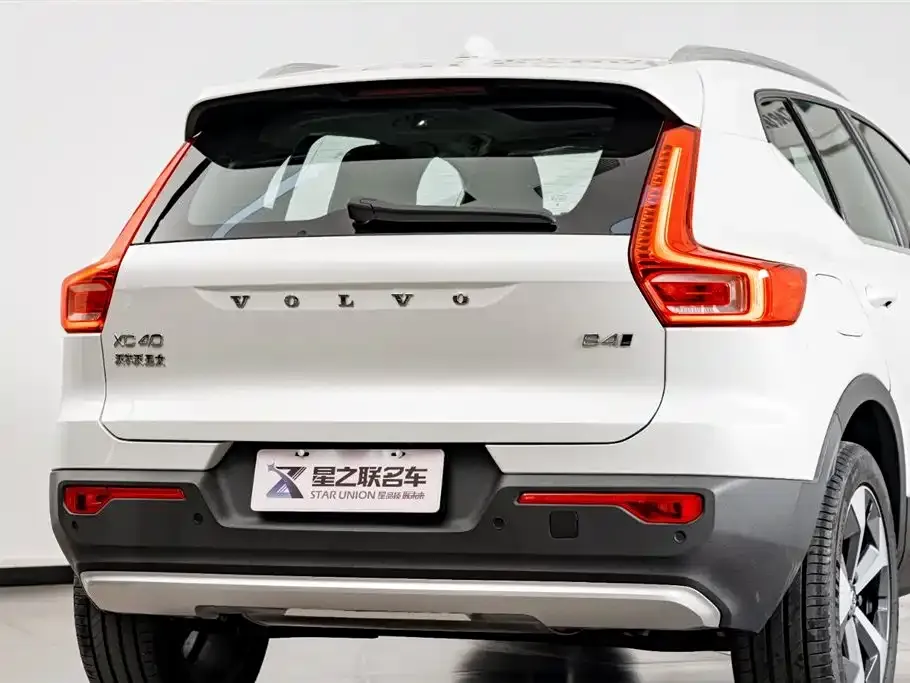 Volvo XC40 — фото 5