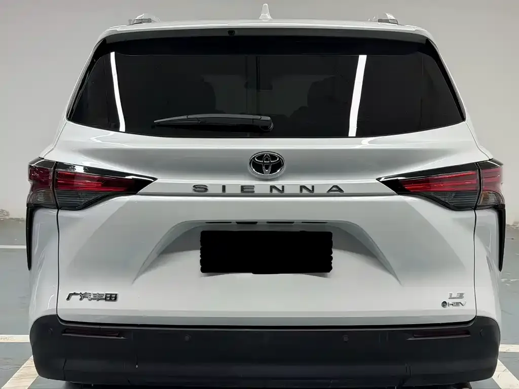 Toyota Sienna — фото 3