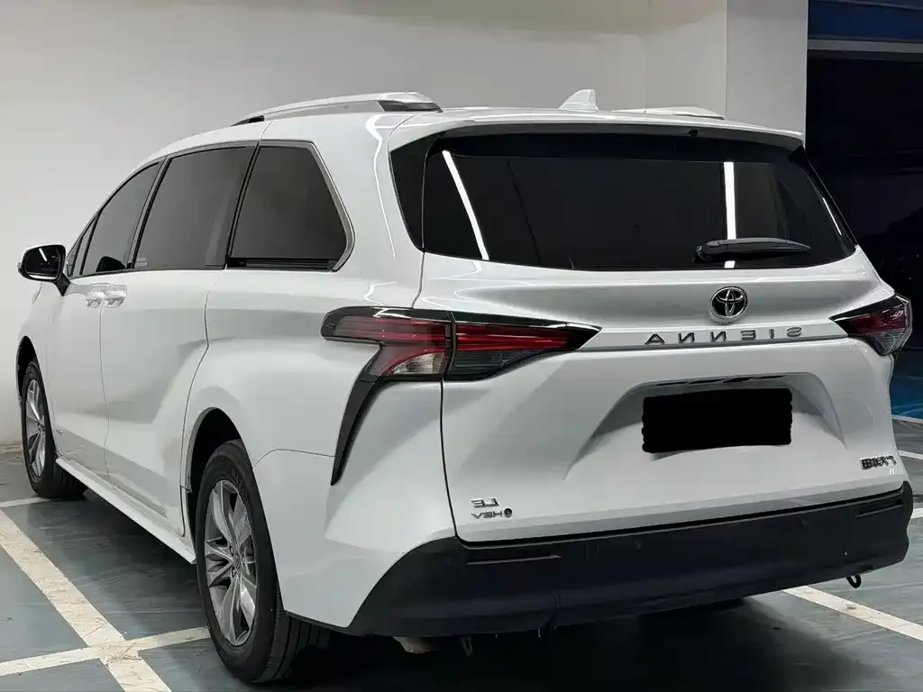 Toyota Sienna — фото 4