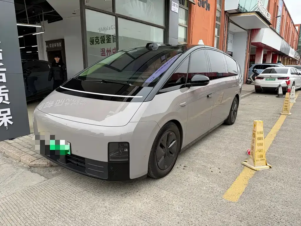 Li Auto MEGA — фото 1