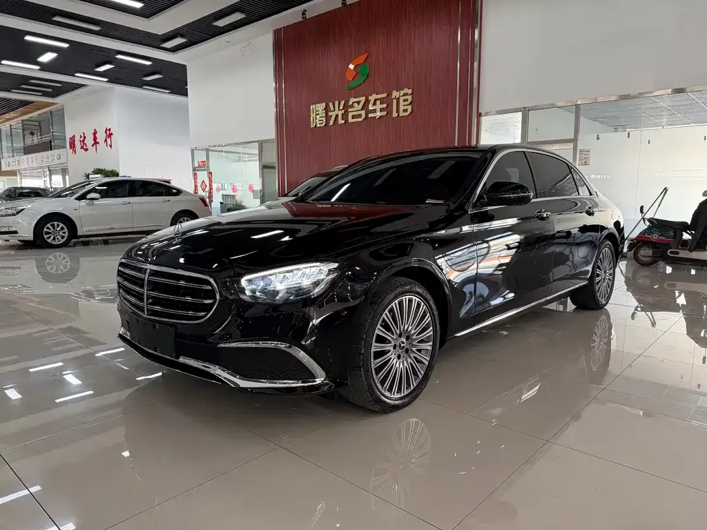 Mercedes-Benz E-Class — фото 1