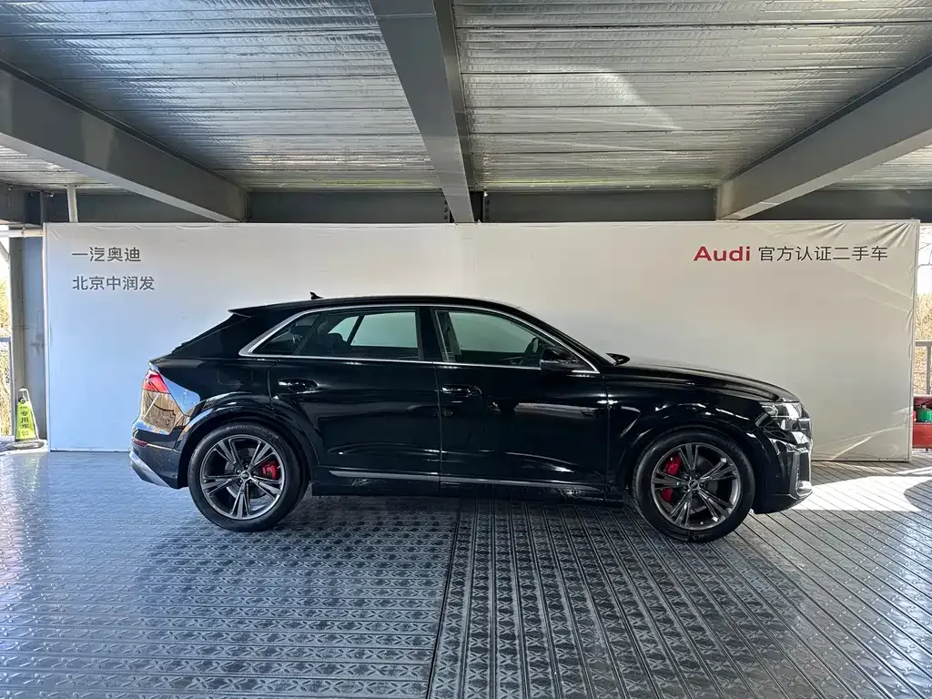 Audi Q8 — фото 7