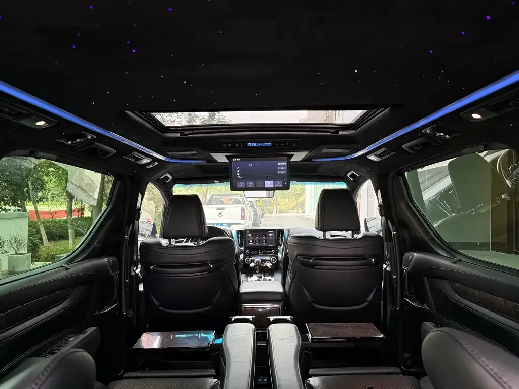 Toyota Alphard — фото 5