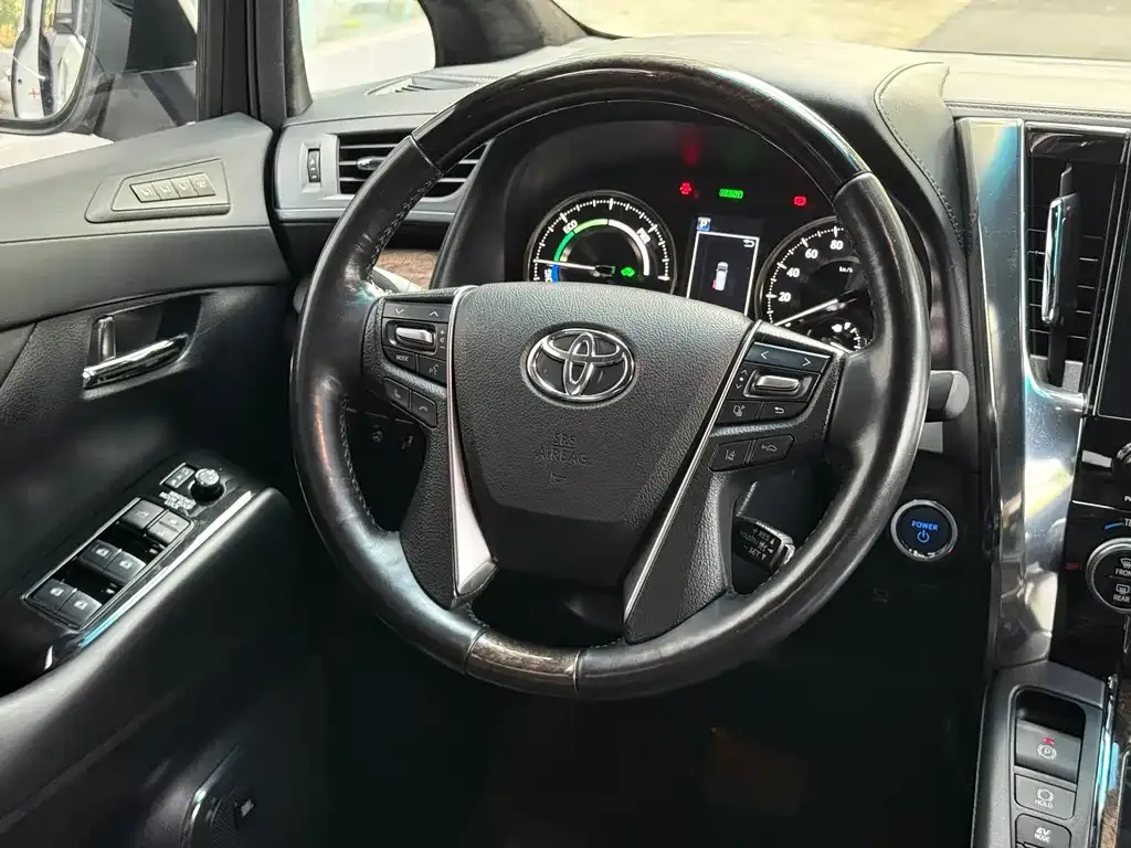 Toyota Alphard — фото 7