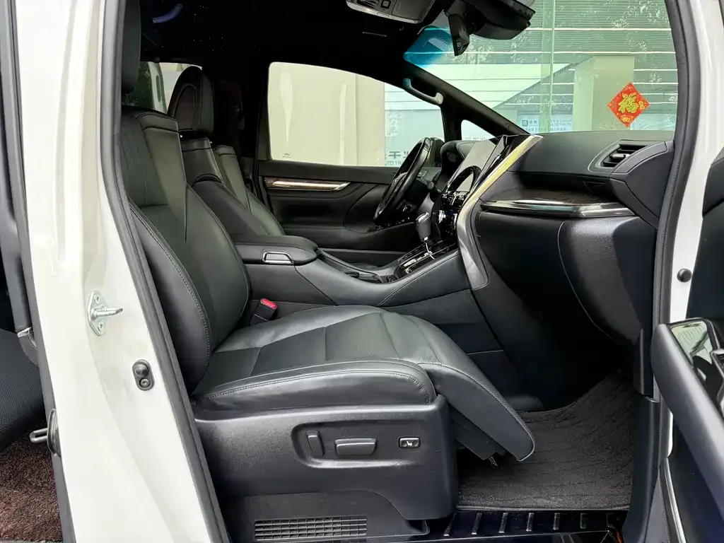 Toyota Alphard — фото 8