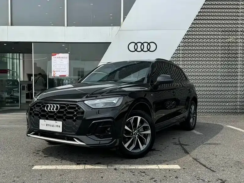 Audi Q5L — фото 1