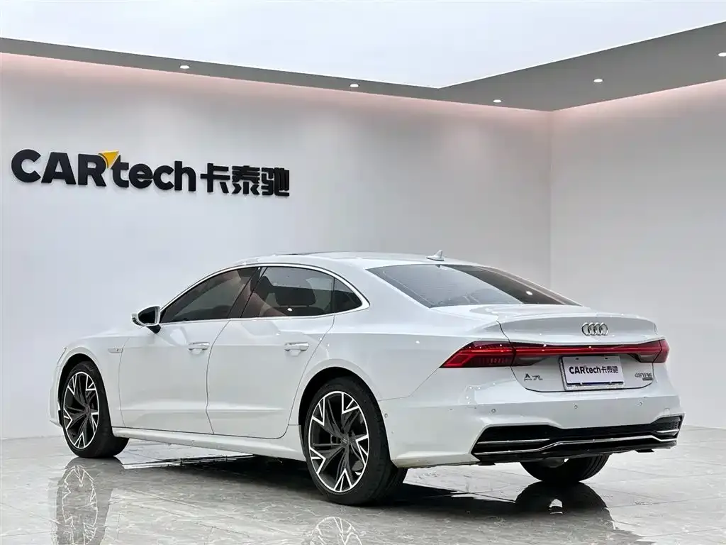 Audi A7L — фото 9