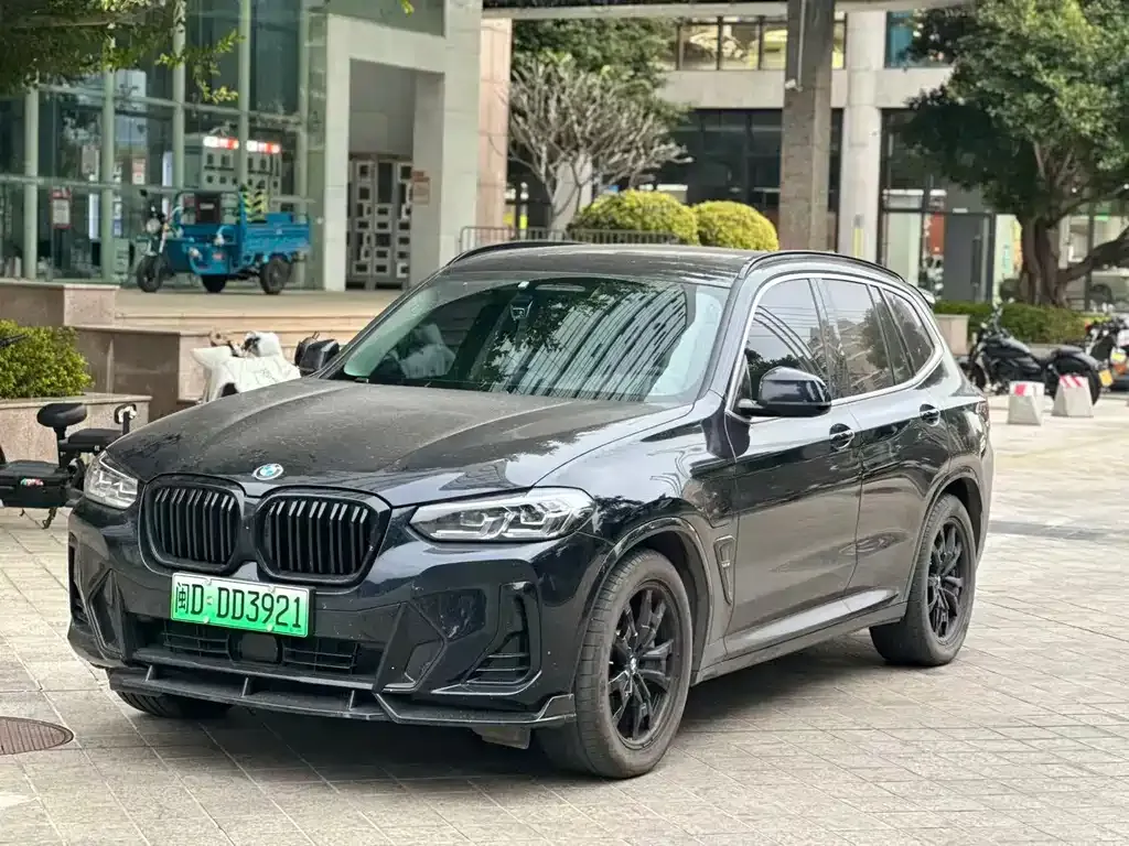 BMW iX3 — фото 1