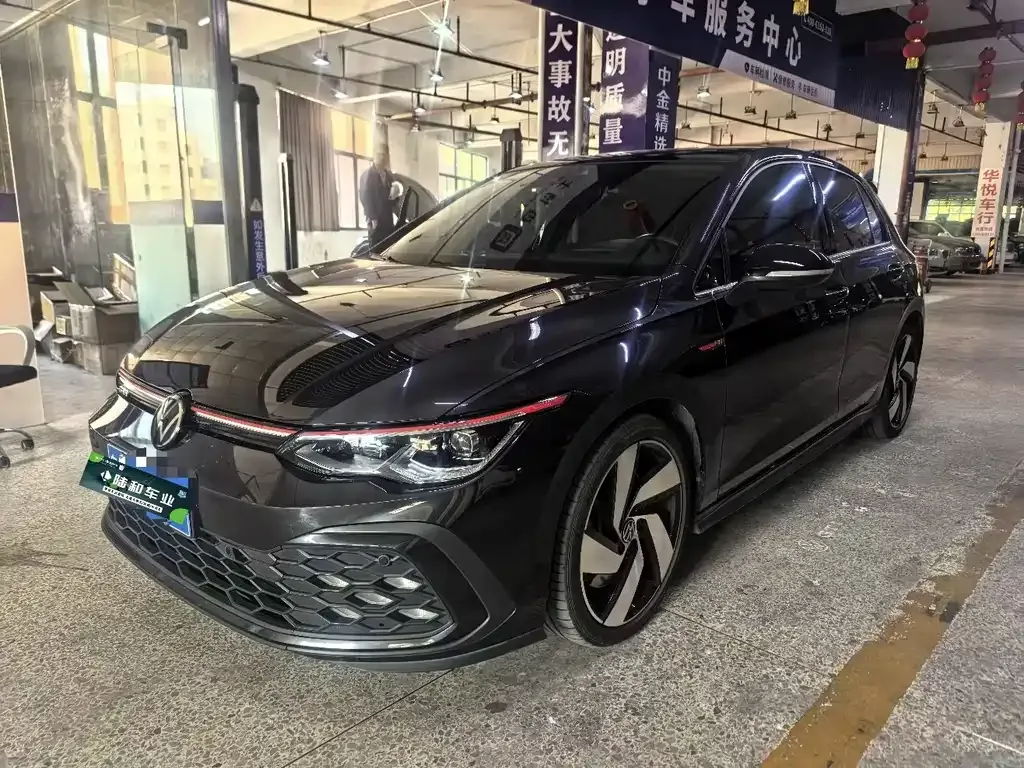 Volkswagen Golf GTI — фото 1