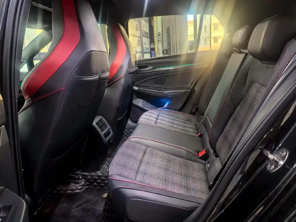 Volkswagen Golf GTI — фото 6