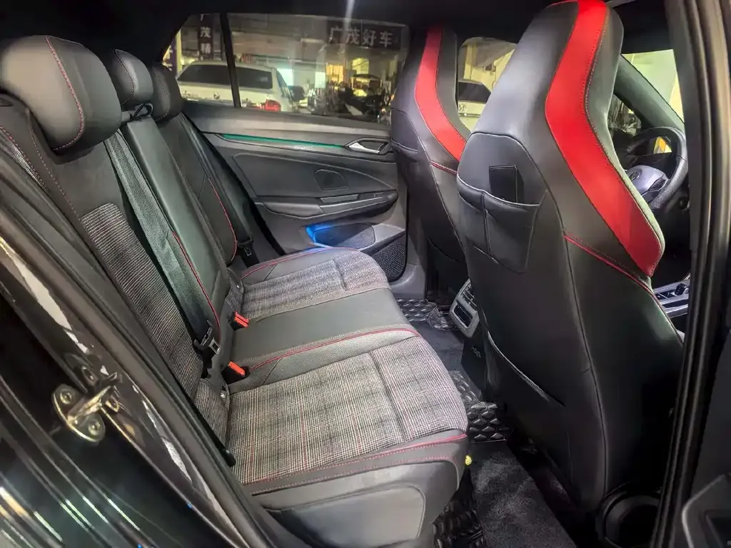 Volkswagen Golf GTI — фото 2