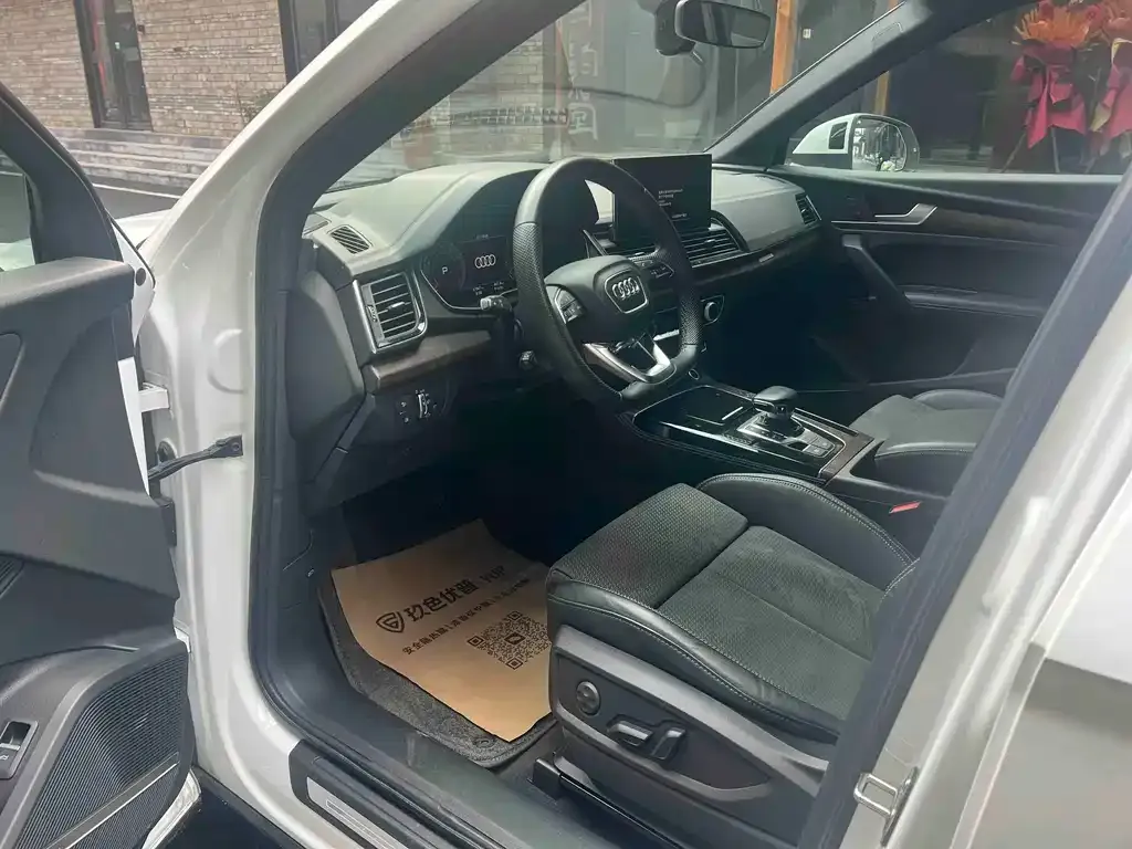 Audi Q5L Sportback — фото 3