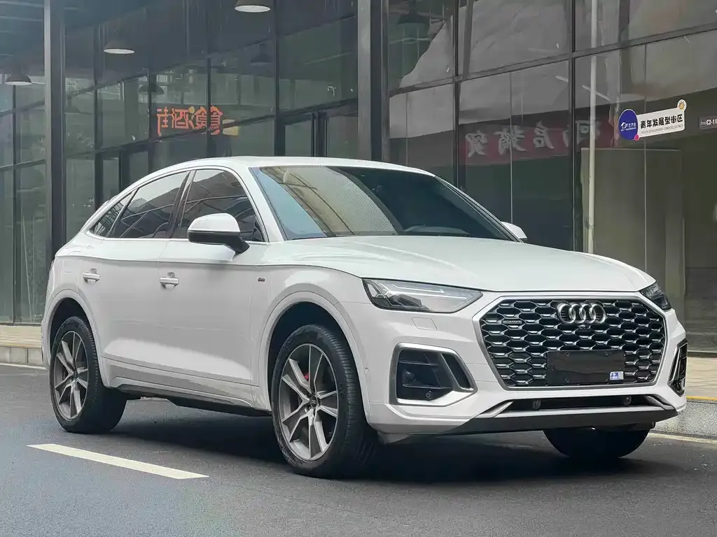 Audi Q5L Sportback — фото 4