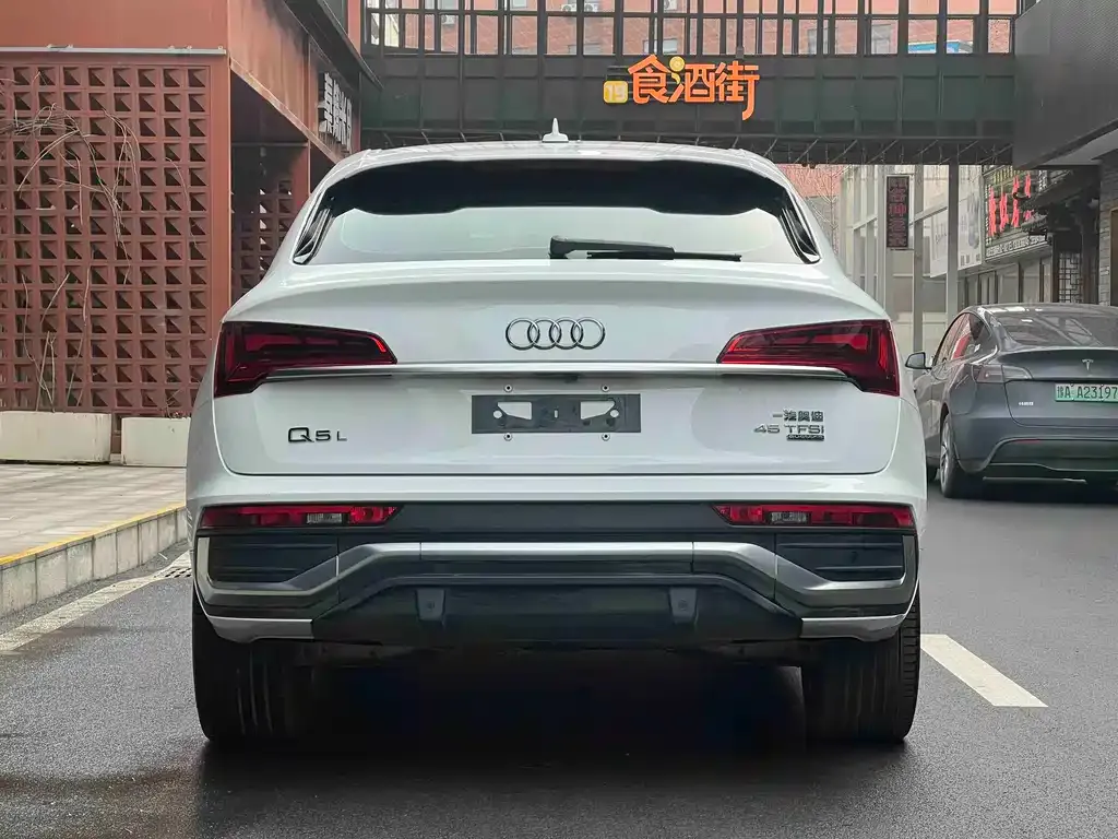 Audi Q5L Sportback — фото 7