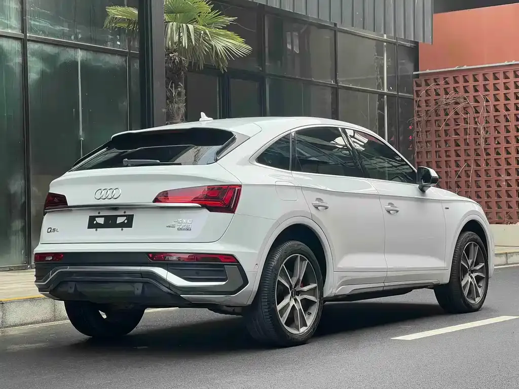 Audi Q5L Sportback — фото 10