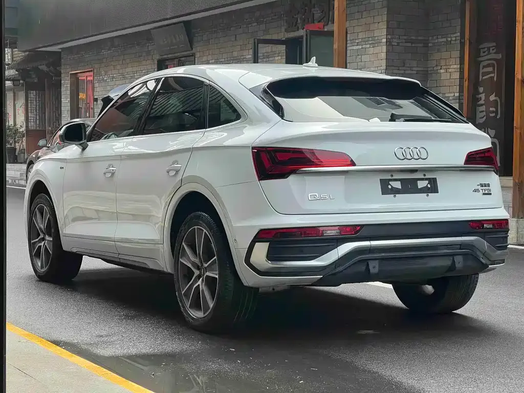 Audi Q5L Sportback — фото 5