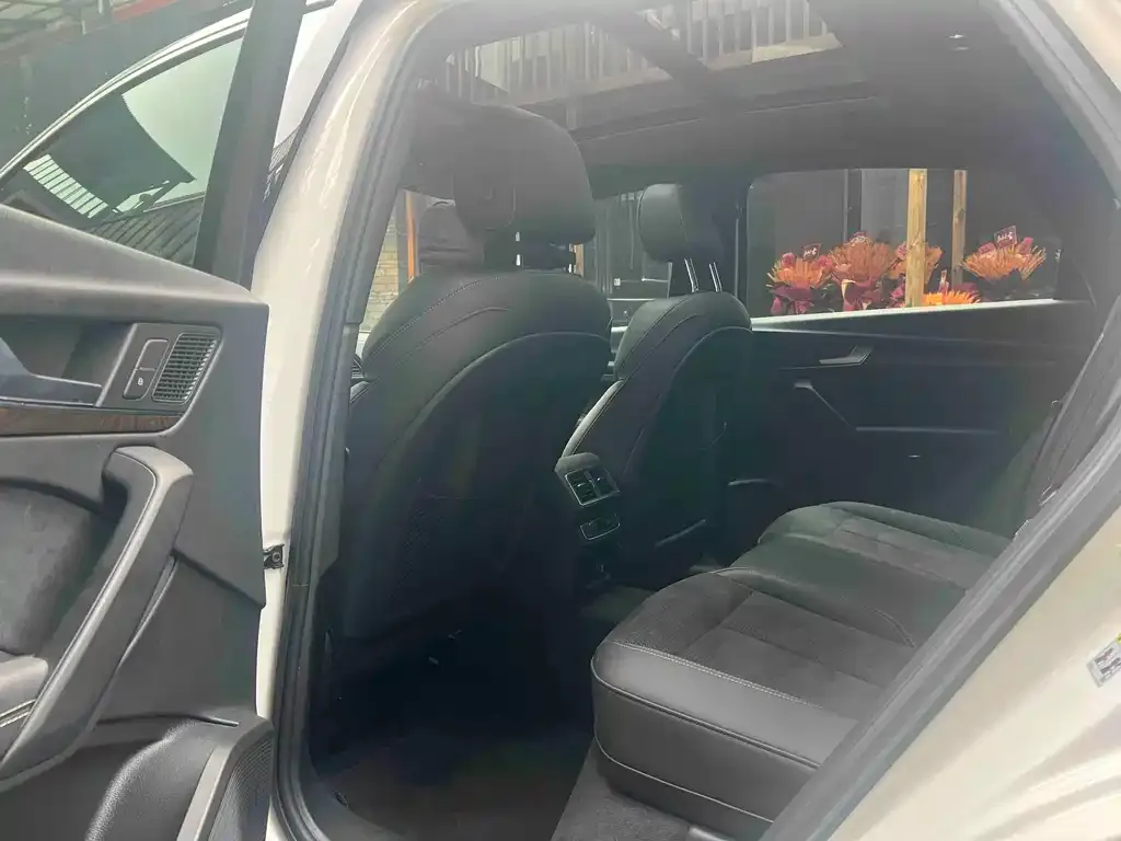 Audi Q5L Sportback — фото 2