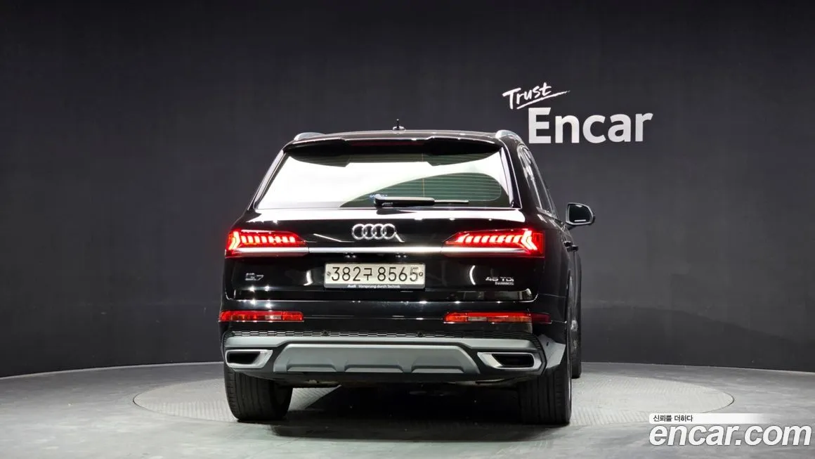 Audi Q7 — фото 9