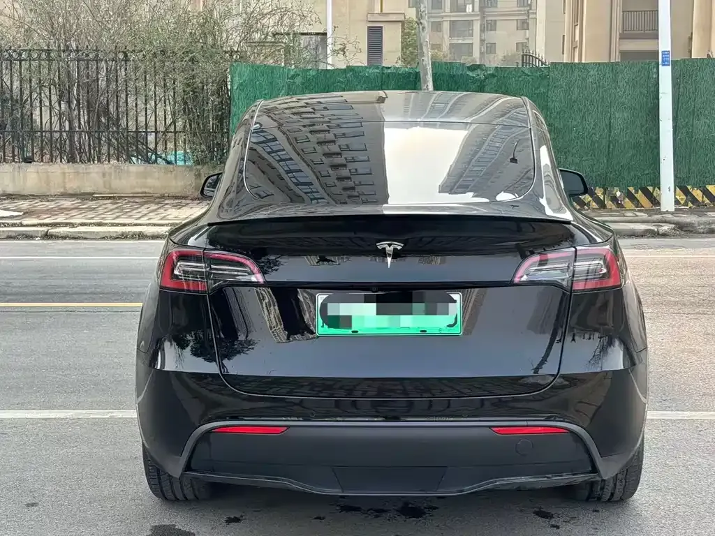 Tesla Model Y — фото 4