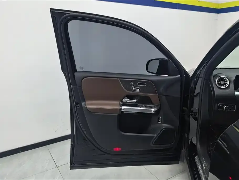 Mercedes-Benz GLB — фото 6