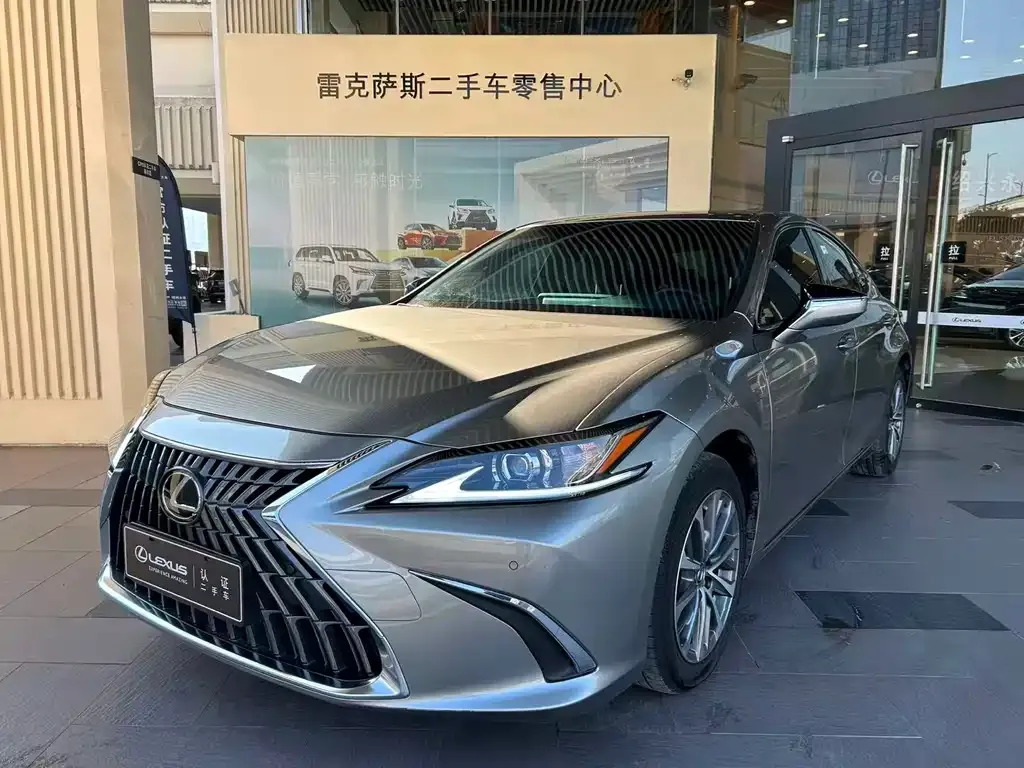 Lexus ES — фото 1